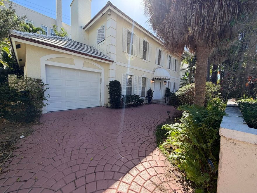 Mid-town convenience on a quiet street. Enjoy this 4-bedroom 3.1 bath bungalow within a short stroll to the beach, lake trail, Publix, 5-Star restaurants, shopping and more. Minimum six-month lease preferred.