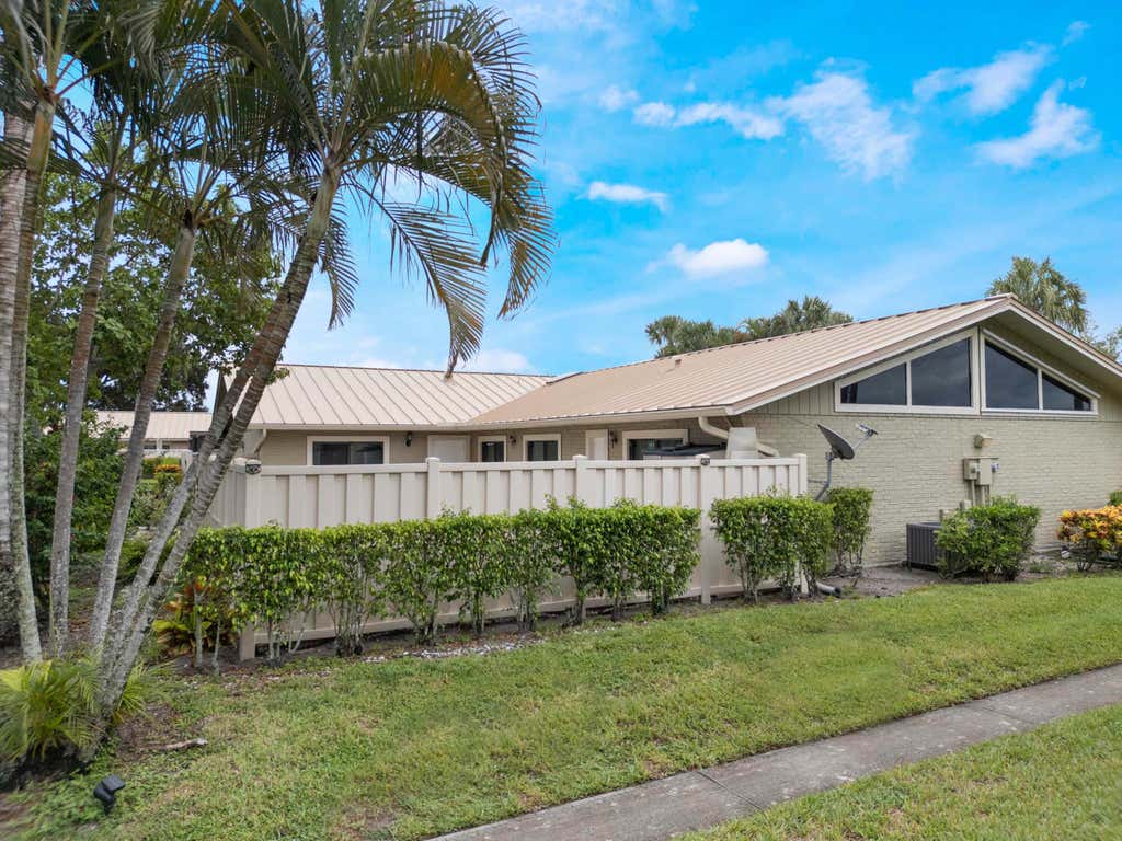 Photo of 5933 GOLDEN EAGLE Circle, Palm Beach Gardens, FL 33418 (MLS # B26064062)
