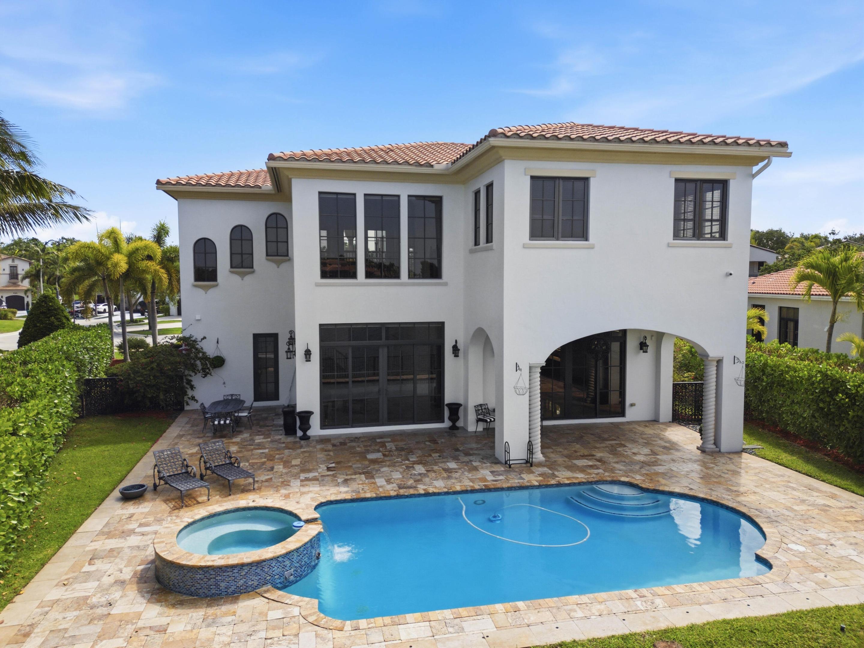 8289 Emerald Avenue
