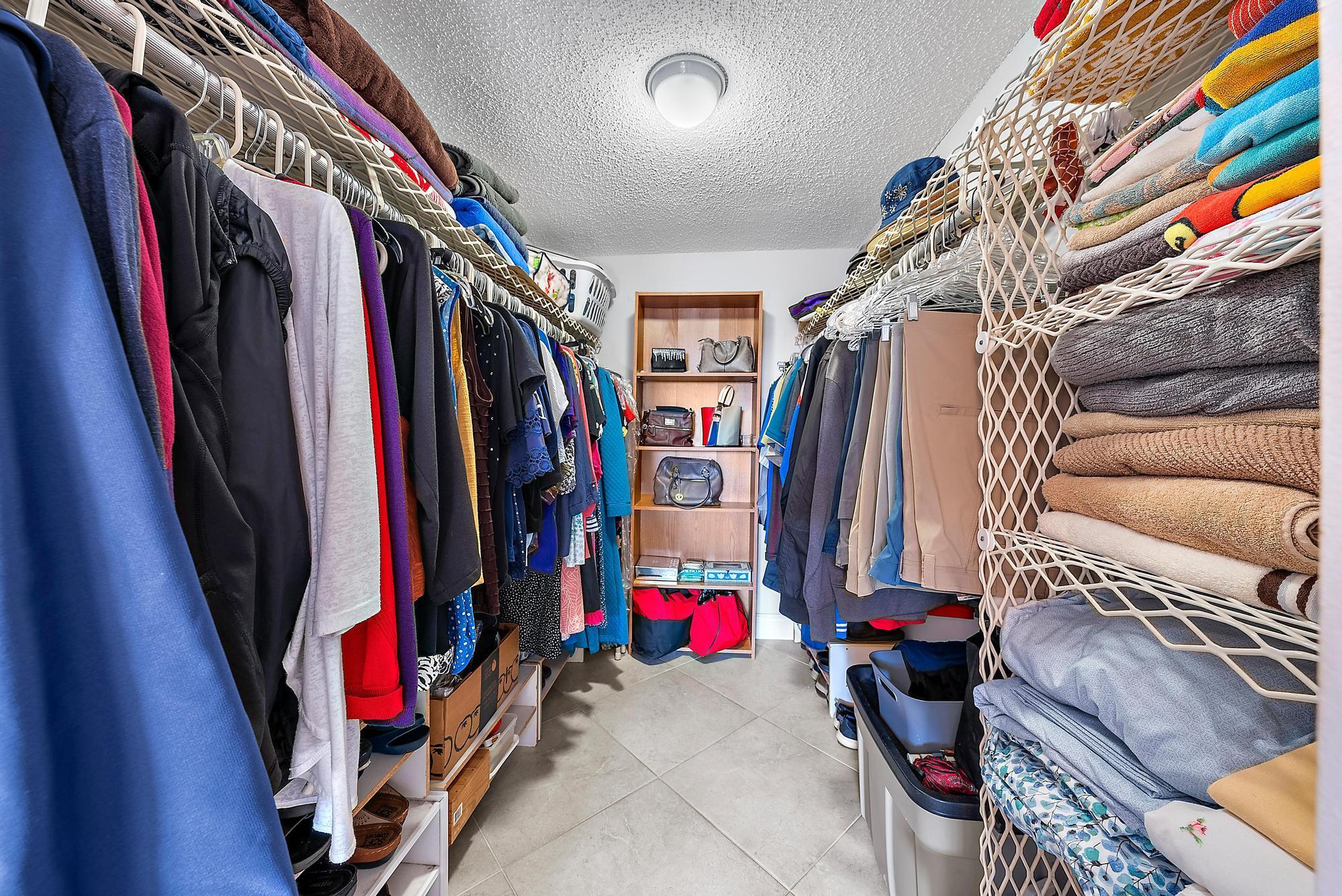 LAKESIDE VILLAGE CONDO - Residential Lease