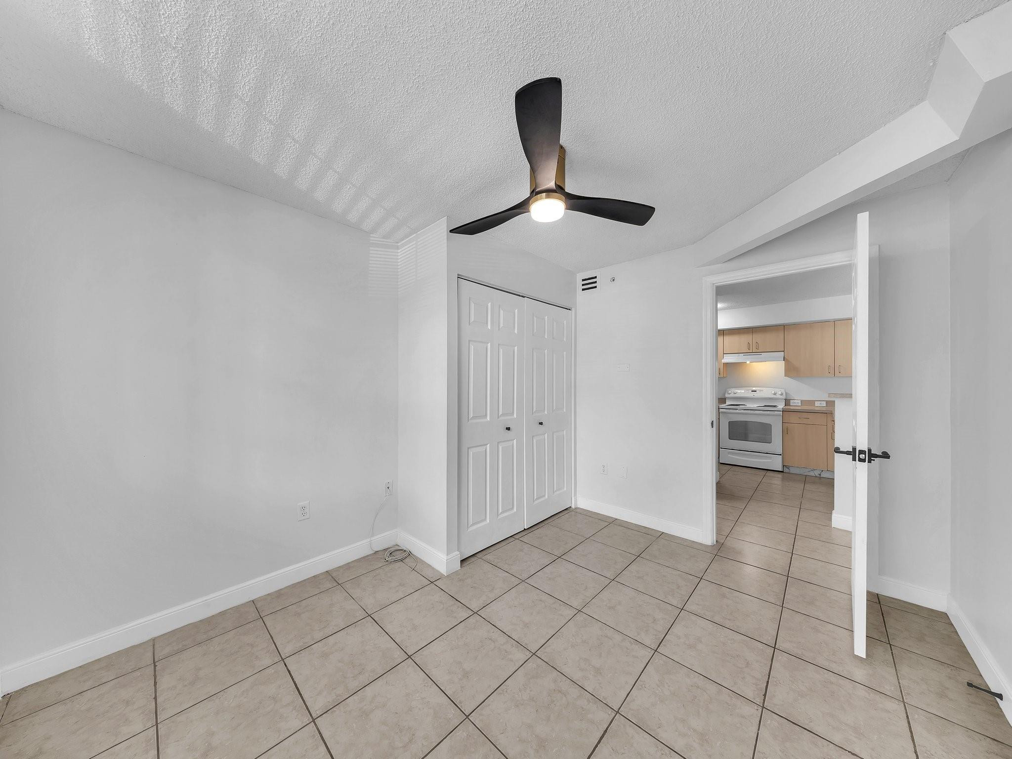 DEVONAIRE AT PEMBROKE PINES - Residential Lease