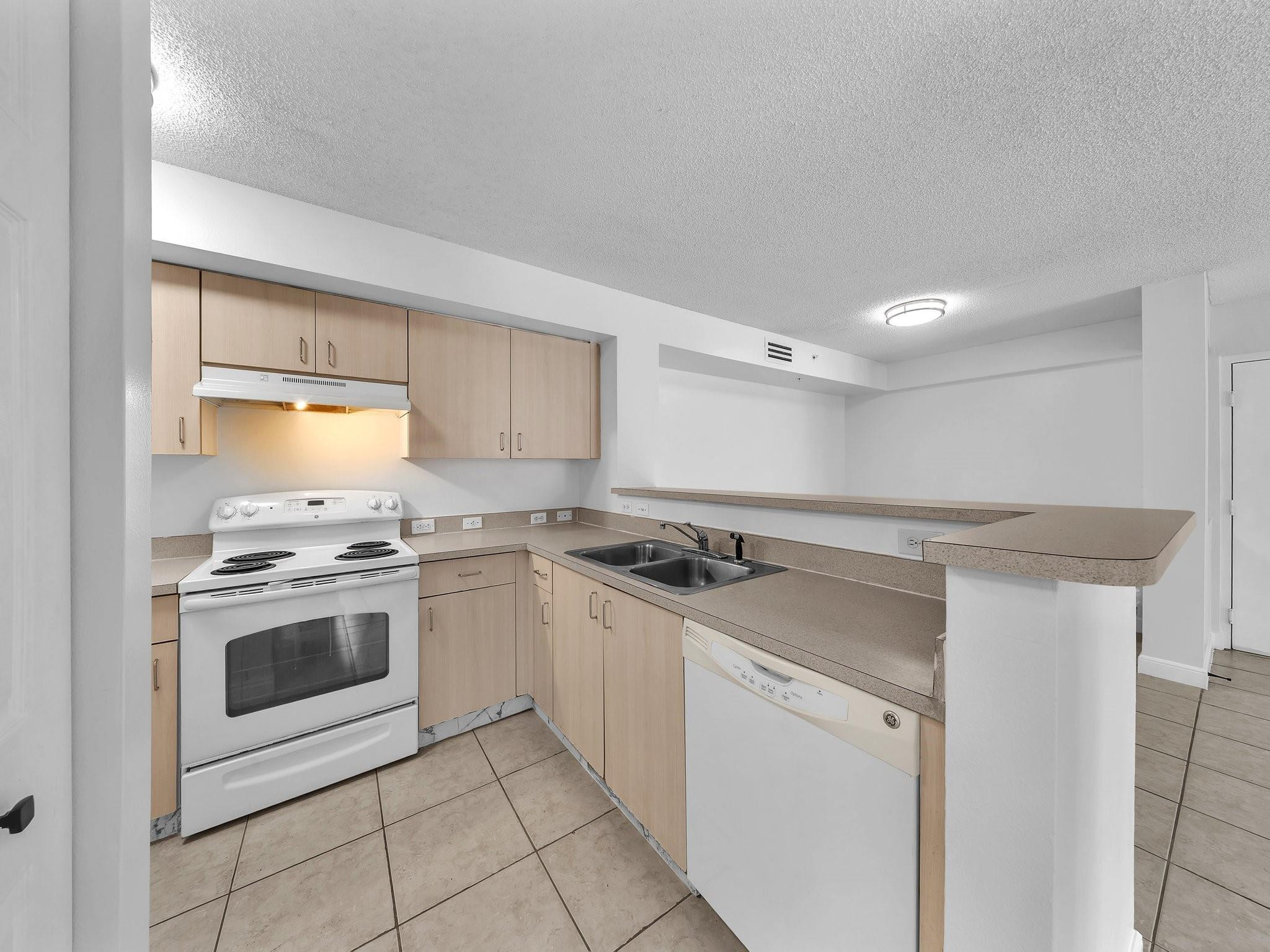 DEVONAIRE AT PEMBROKE PINES - Residential Lease