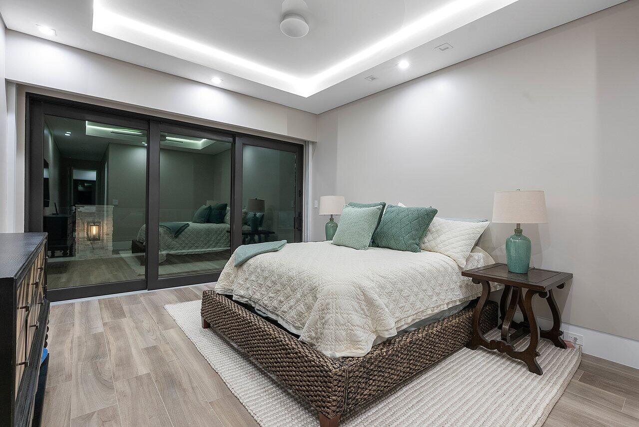 SAILFISH POINT - Residential