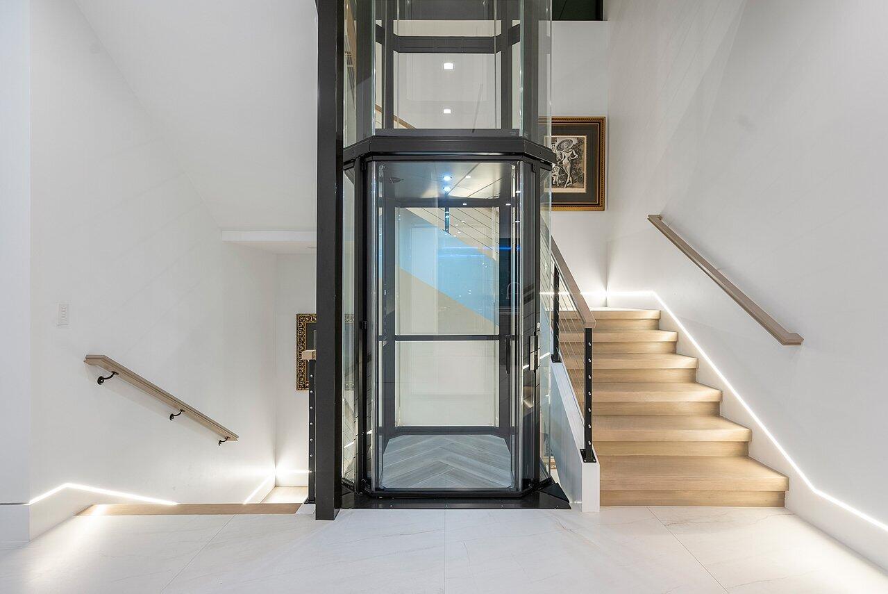 SAILFISH POINT - Residential