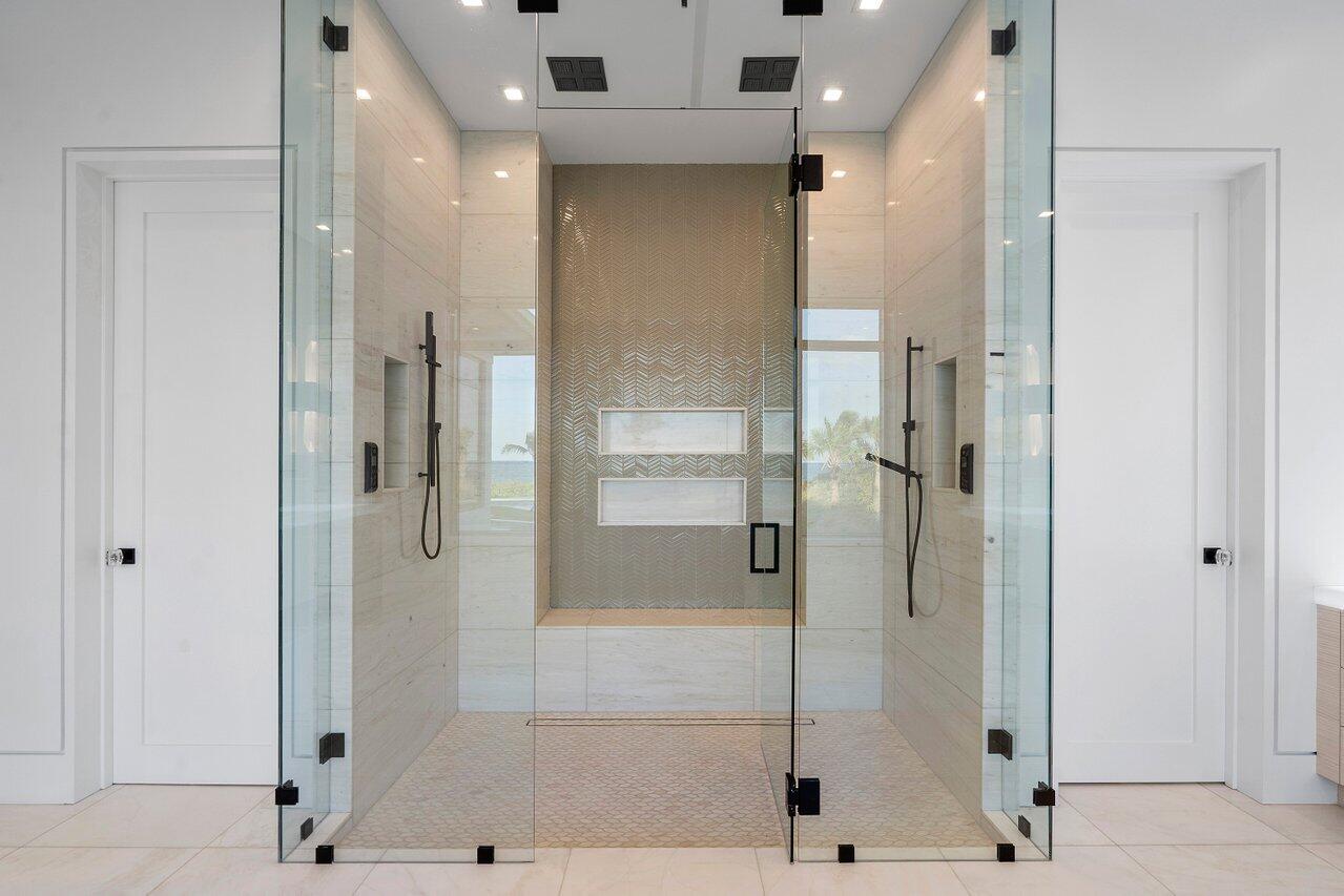 SAILFISH POINT - Residential