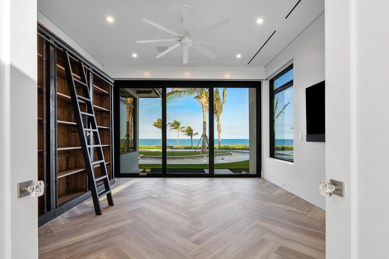 SAILFISH POINT - Residential