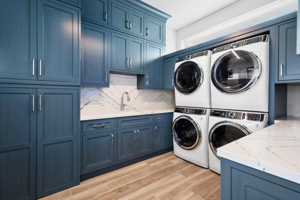 SAILFISH POINT - Residential