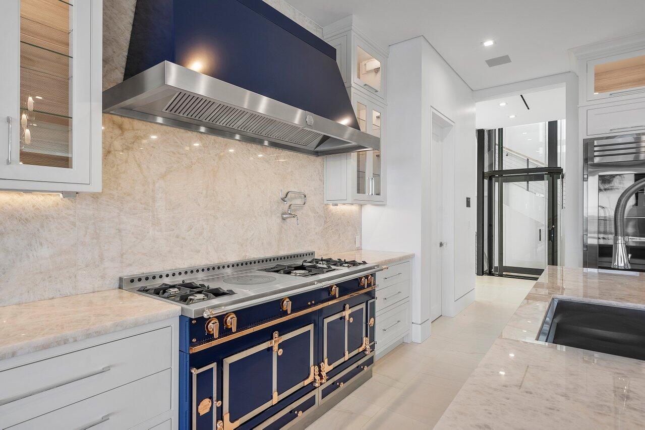 SAILFISH POINT - Residential