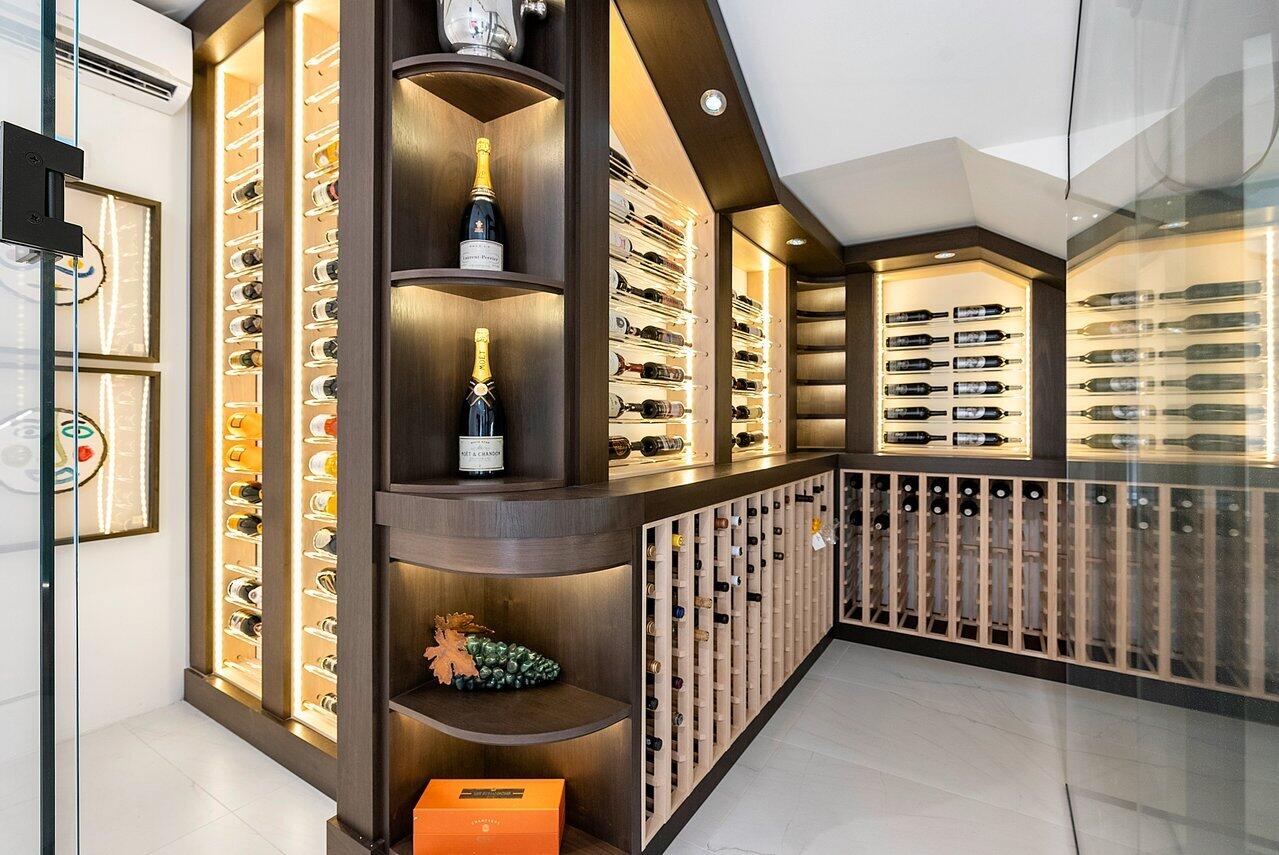 SAILFISH POINT - Residential