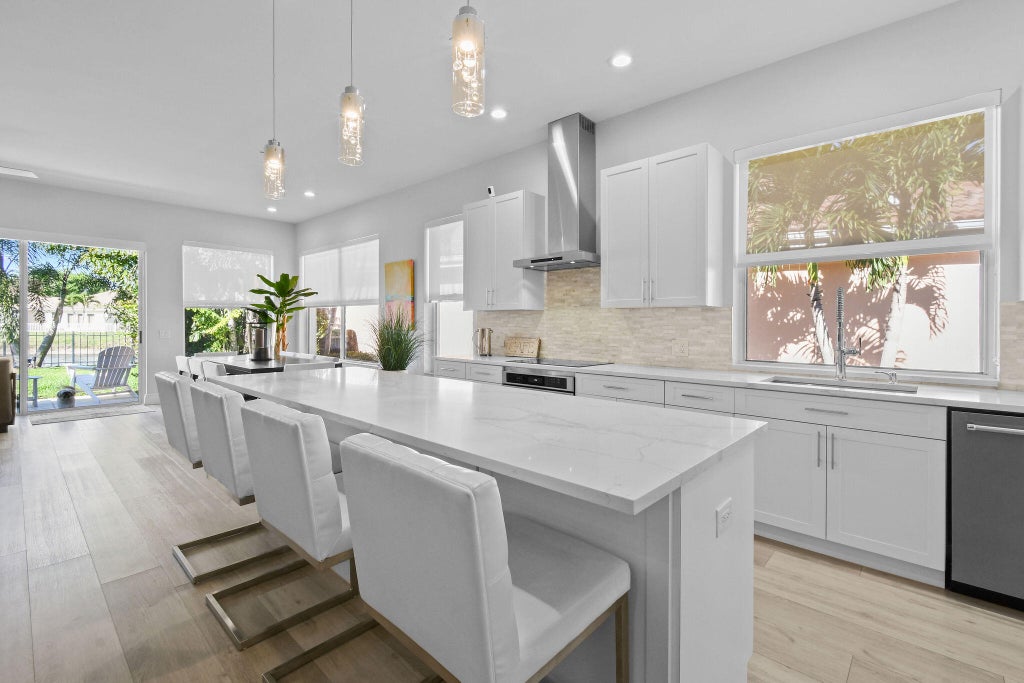 Photo of 165 Hampton Place, Jupiter, FL 33458 (MLS # R11071018)