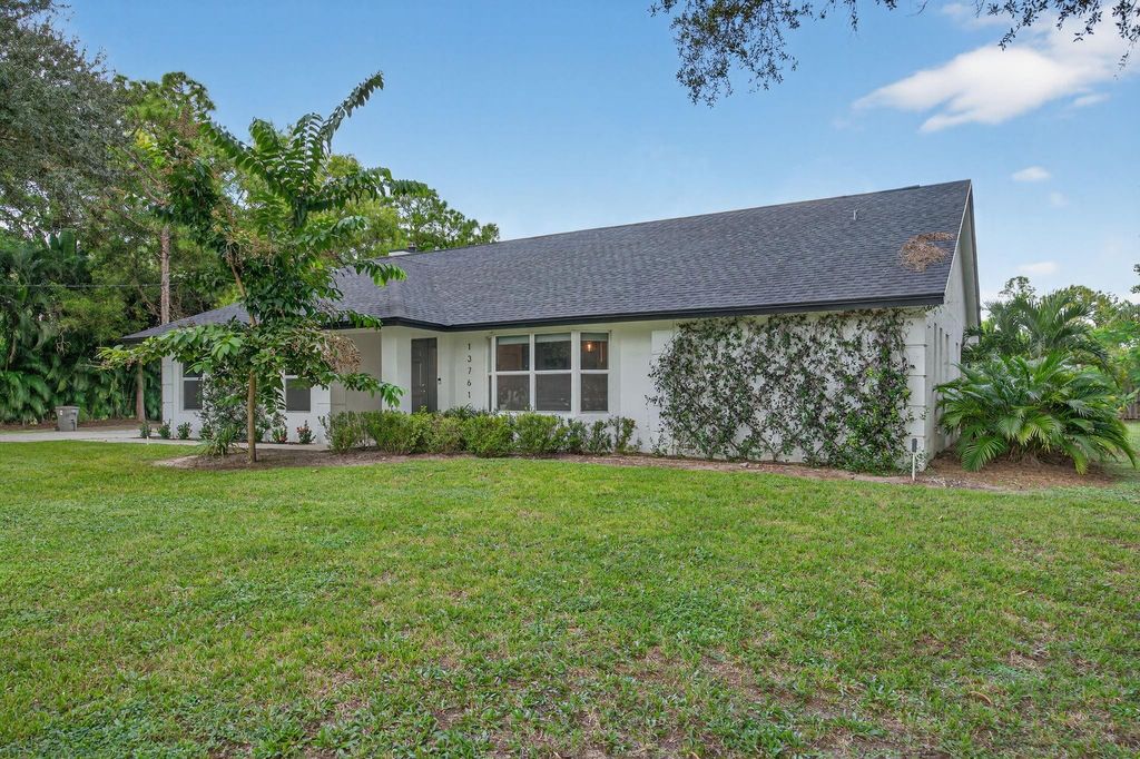 Photo of 13761 158th St, Jupiter, FL 33478 (MLS # F10533193)