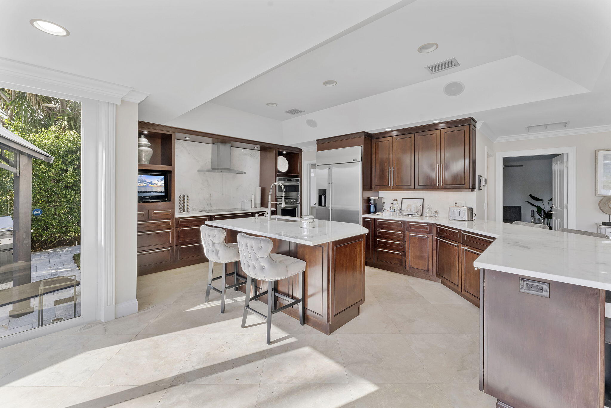910 JASMINE Drive