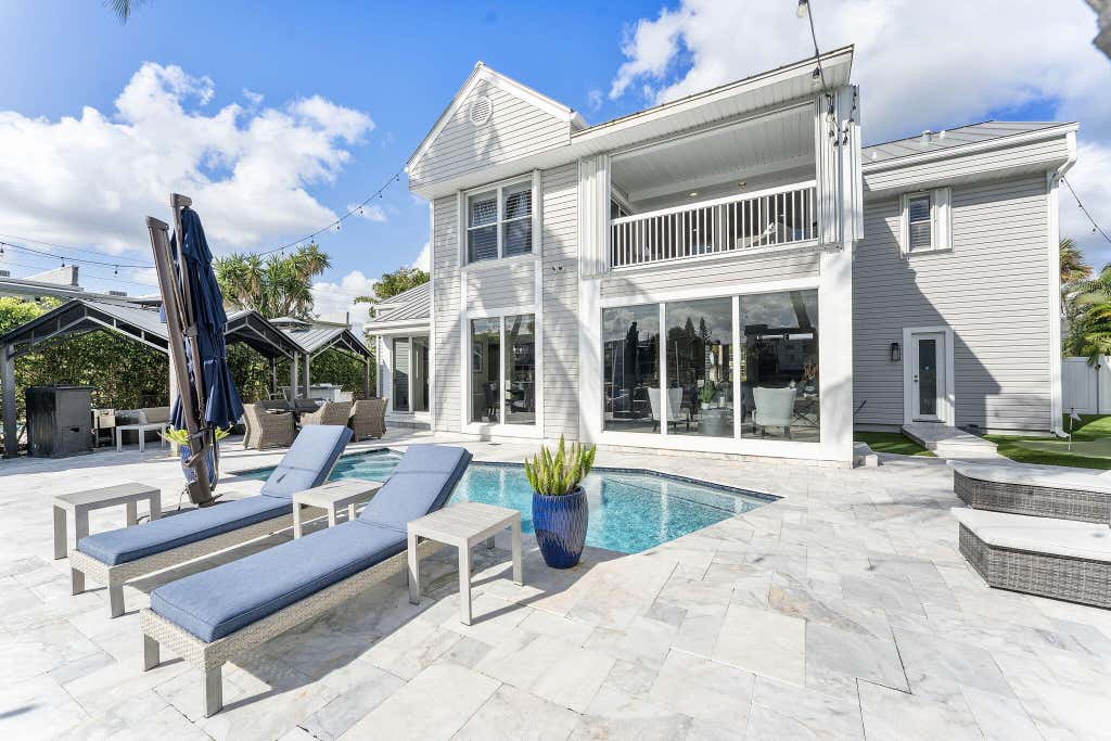 Photo of 910 JASMINE Drive, Delray Beach, FL 33483 (MLS # B26065000)