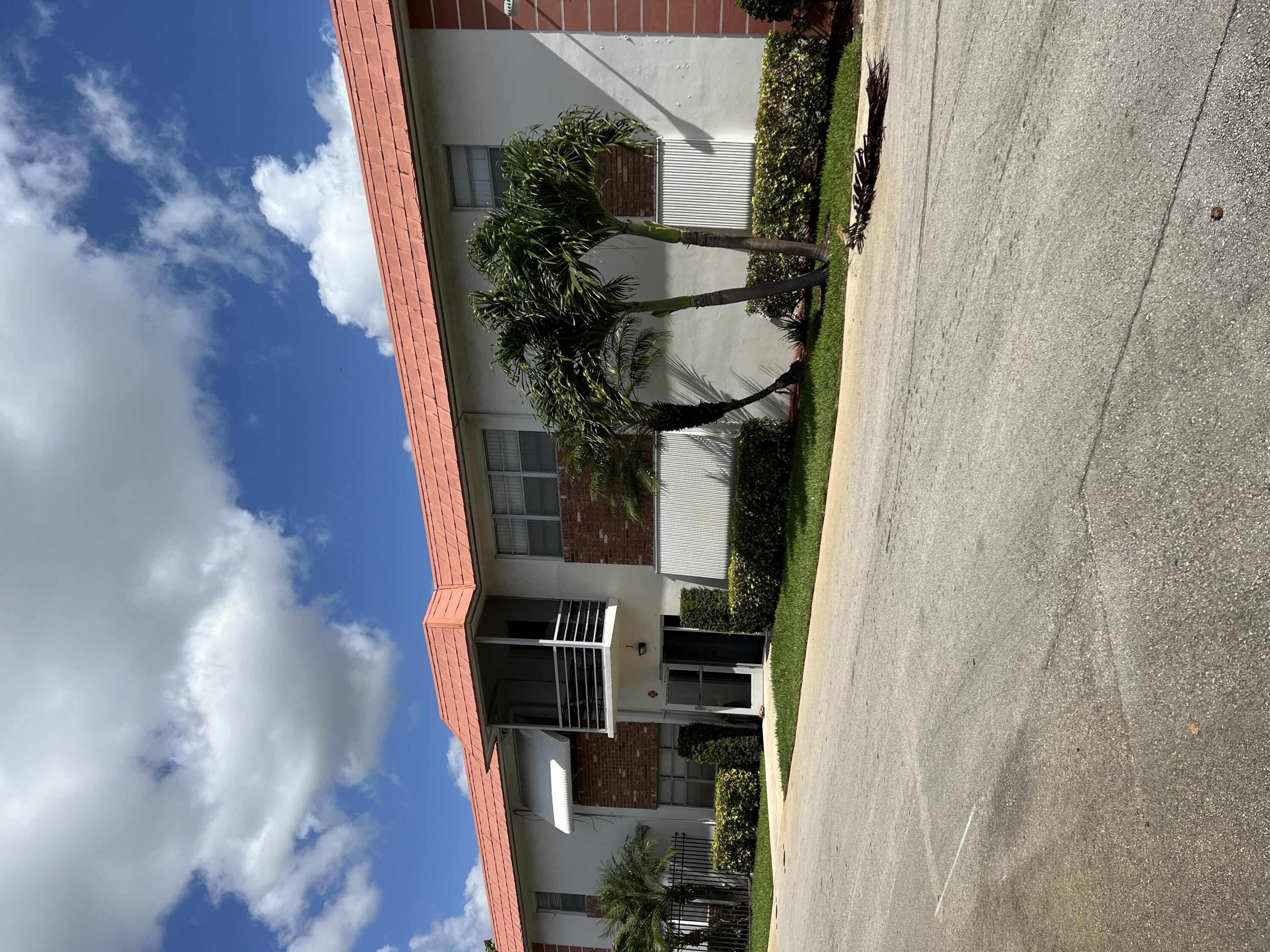 Great Condo in a very desirable Community. Quiet and small complex. Close to I-95 and major highways. Close to shops and restaurants. ASSOCIATION STATES 55+ Community!