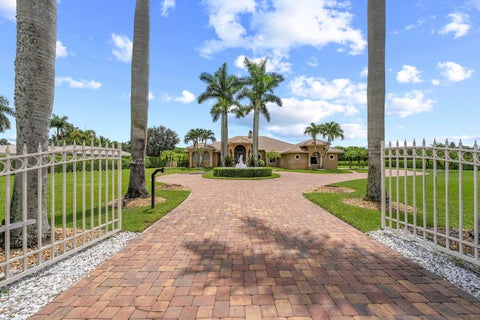 Featured picture for the property R10910196