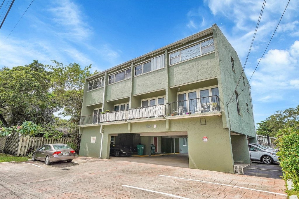 Photo of 1005 SW 15th Avenue #10, Fort Lauderdale, FL 33312 (MLS # F10549129)