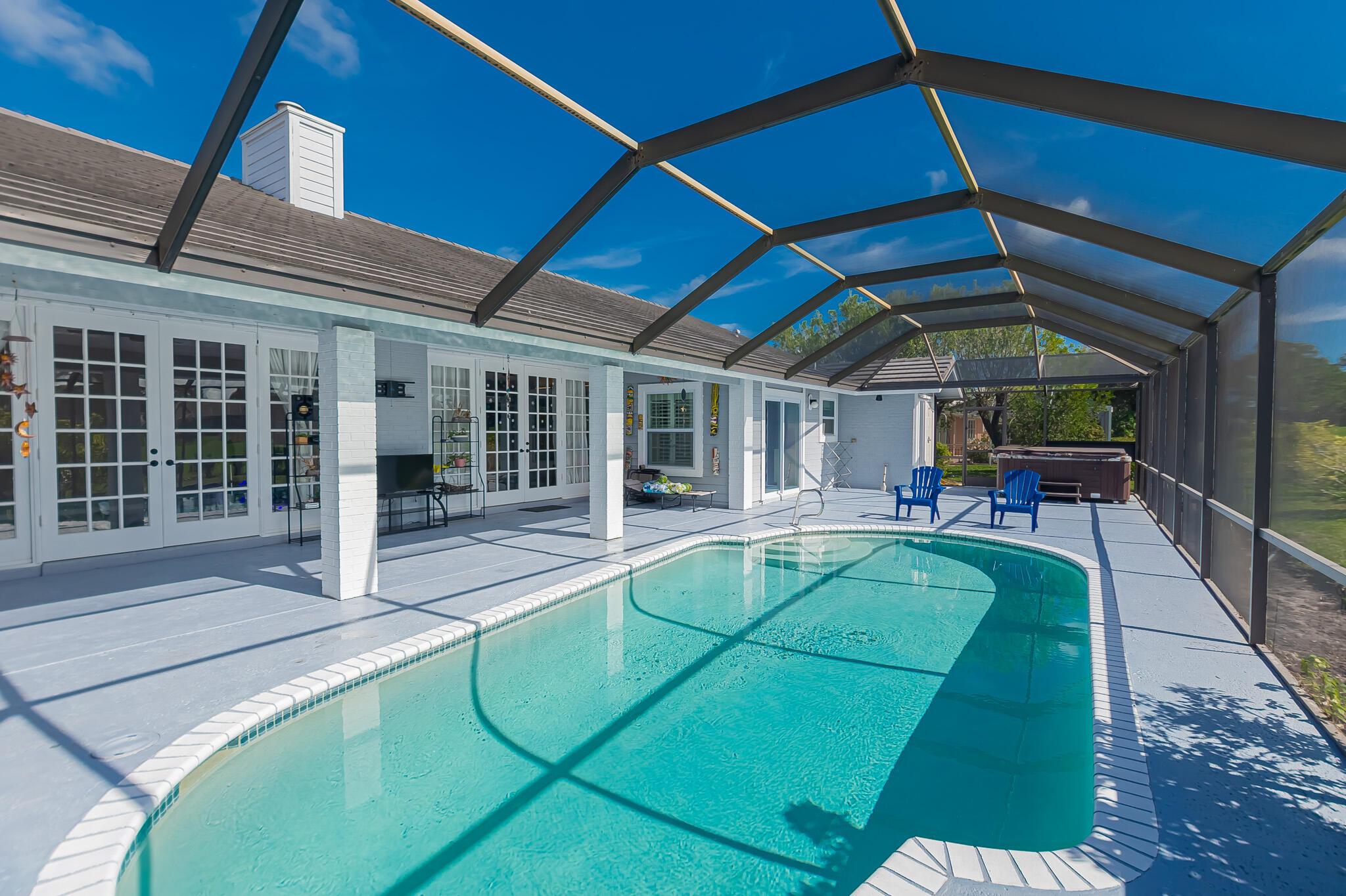 COUNTRY CLUB ESTATES - Residential