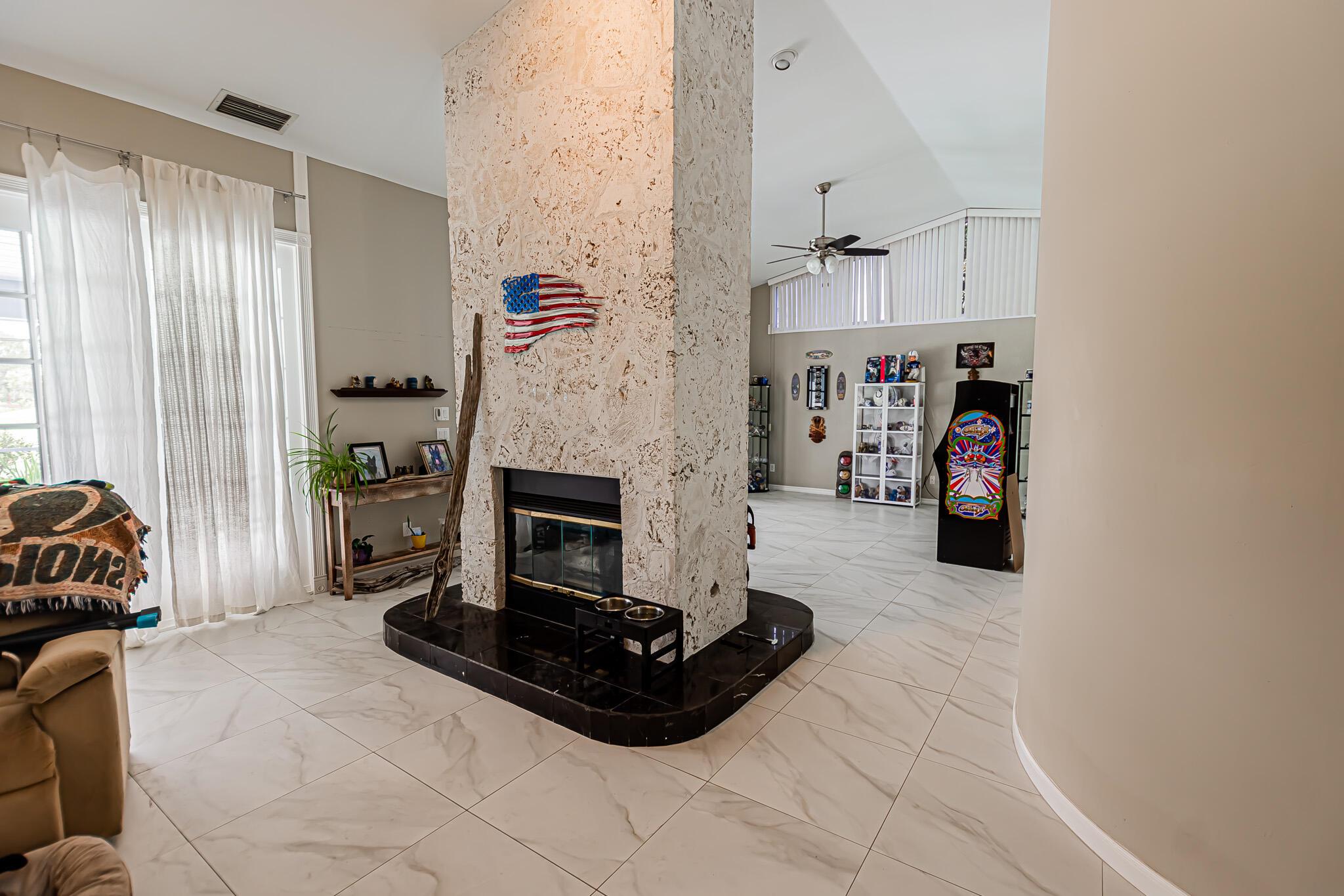 COUNTRY CLUB ESTATES - Residential