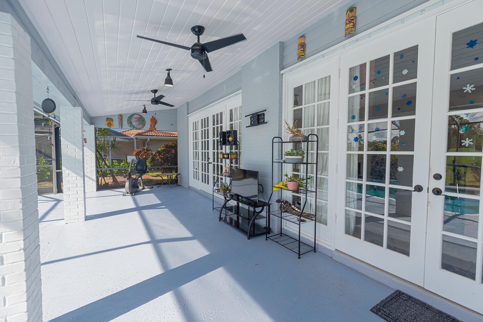 COUNTRY CLUB ESTATES - Residential