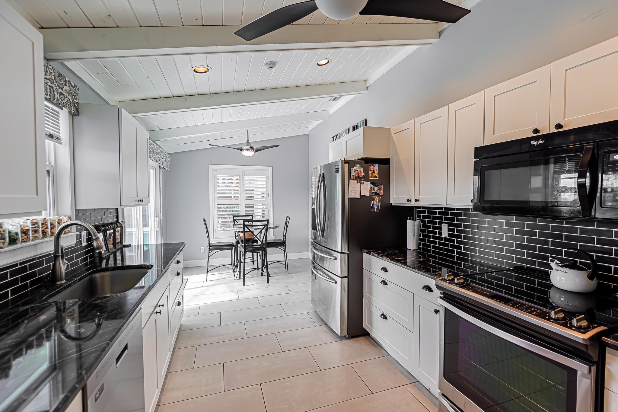 COUNTRY CLUB ESTATES - Residential