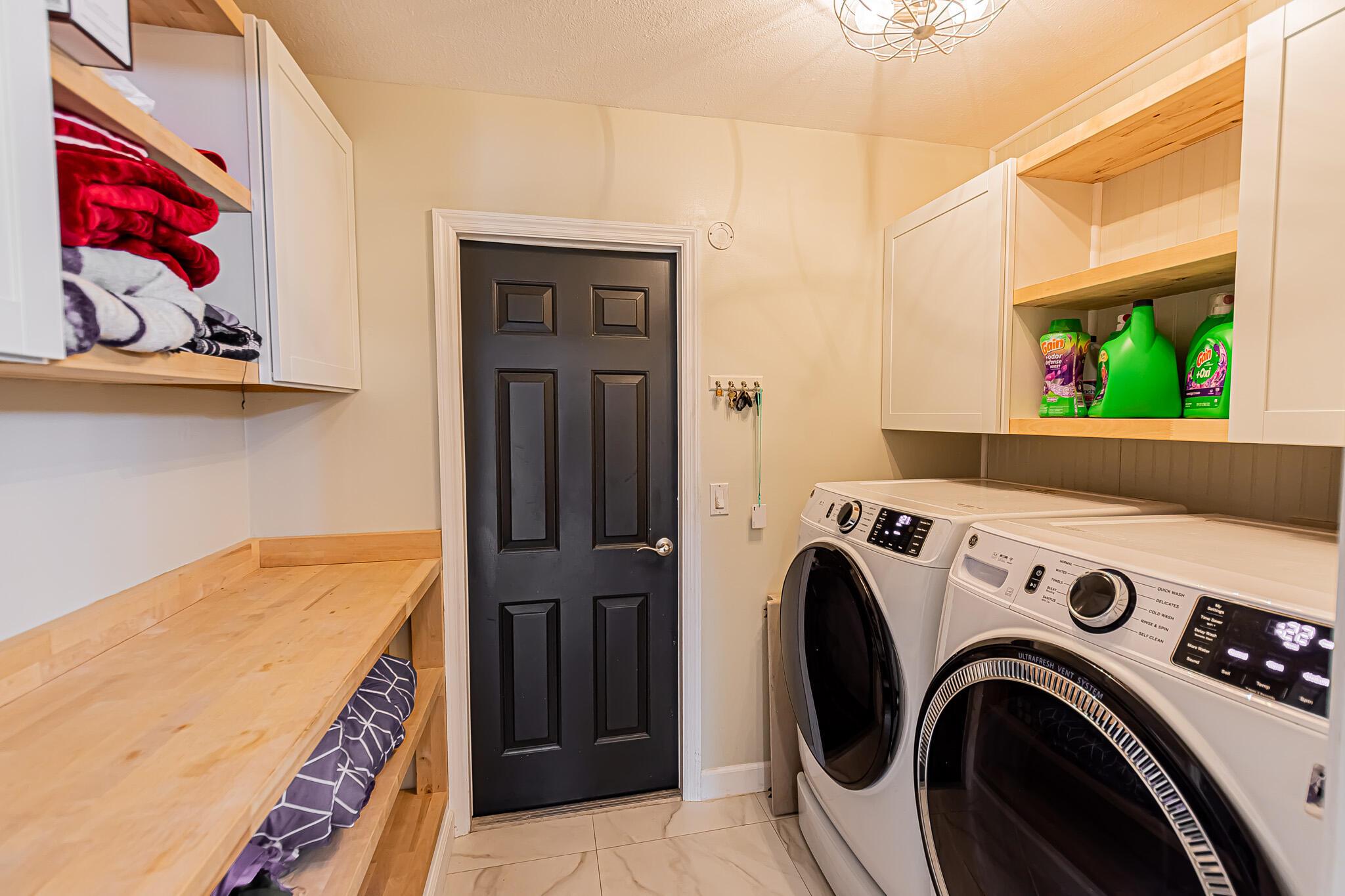 COUNTRY CLUB ESTATES - Residential