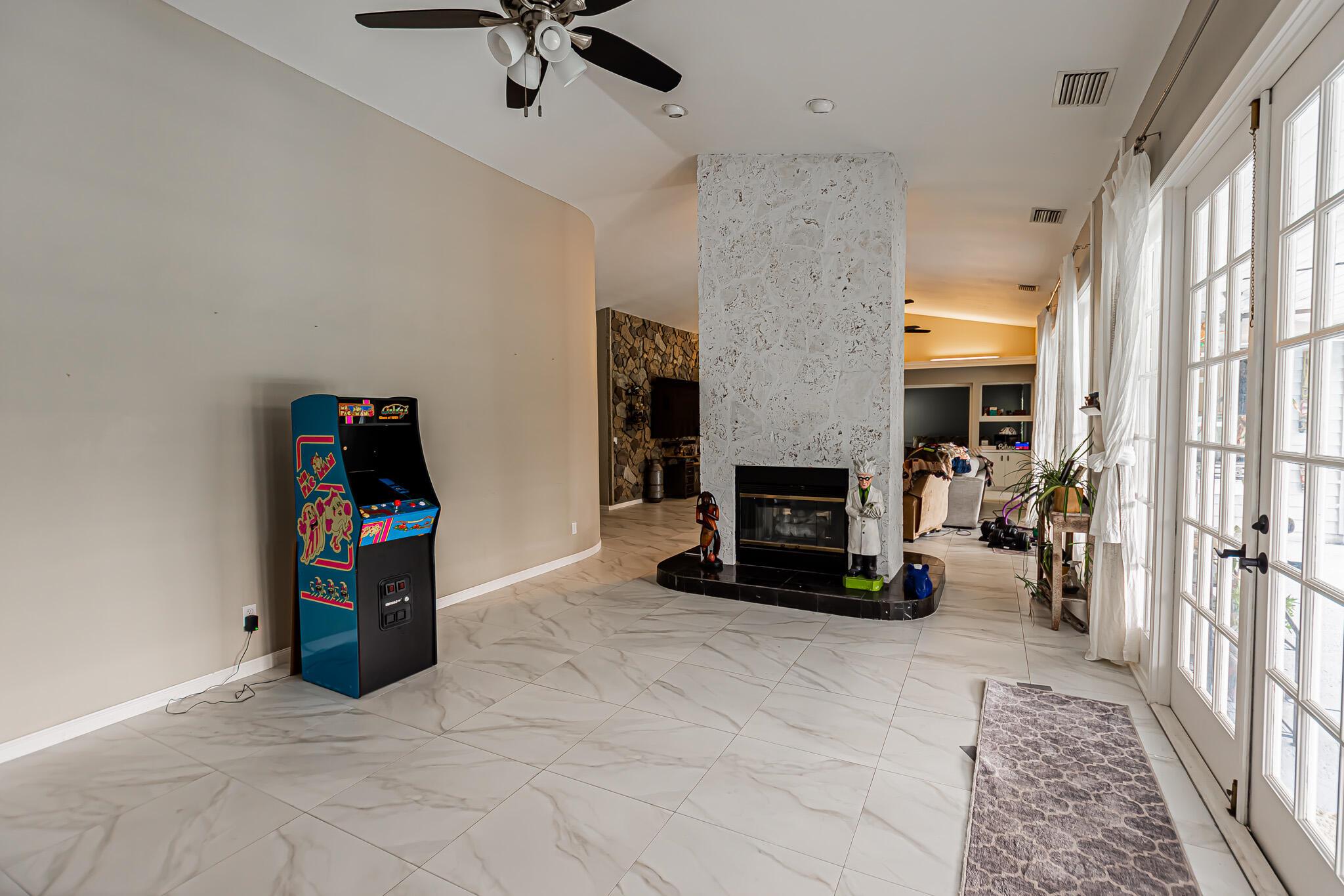 COUNTRY CLUB ESTATES - Residential