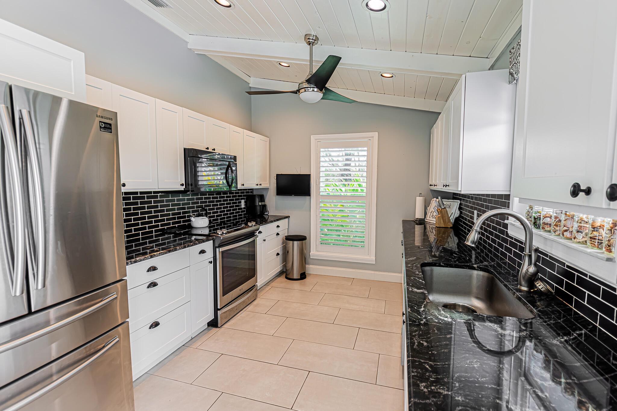 COUNTRY CLUB ESTATES - Residential