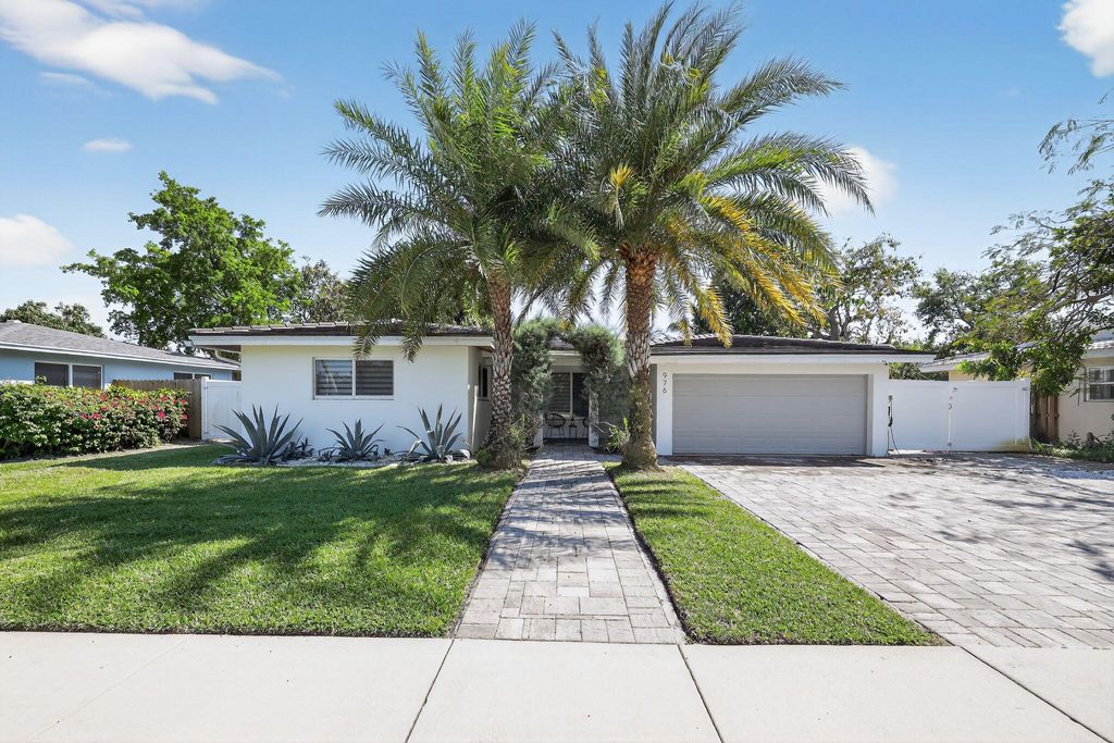 Photo of 976 SW 11th Street, Boca Raton, FL 33486 (MLS # B26012757)
