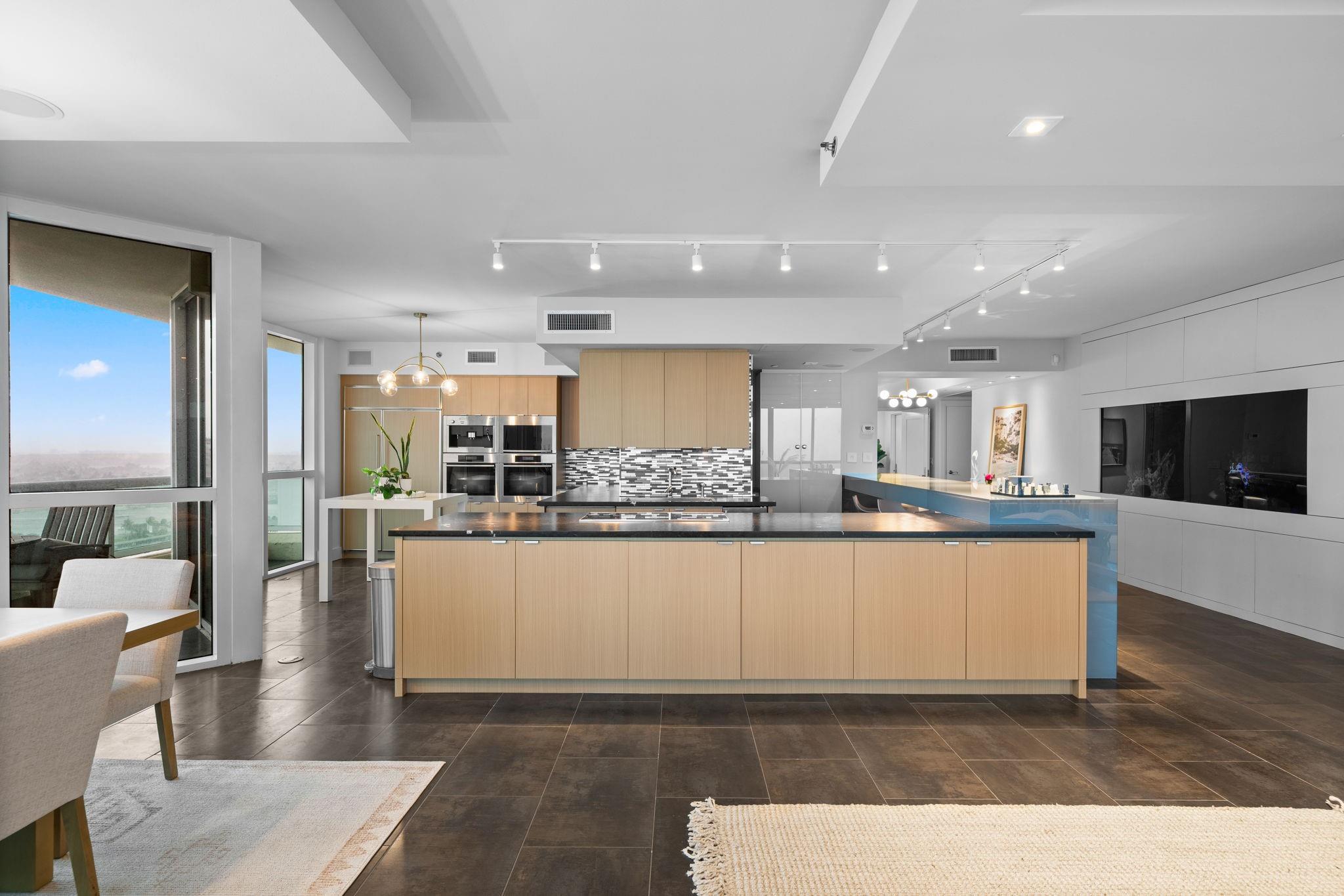 LAS OLAS BEACH CLUB - Residential