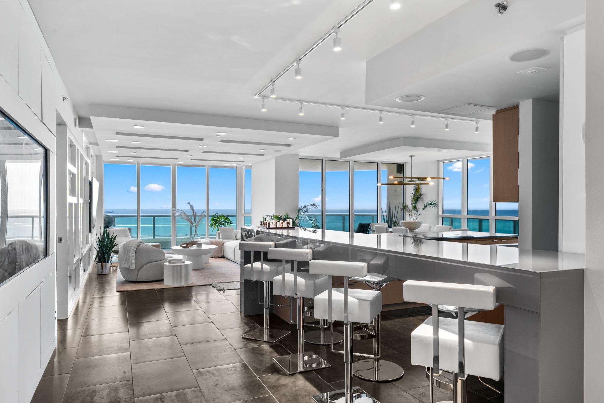LAS OLAS BEACH CLUB - Residential
