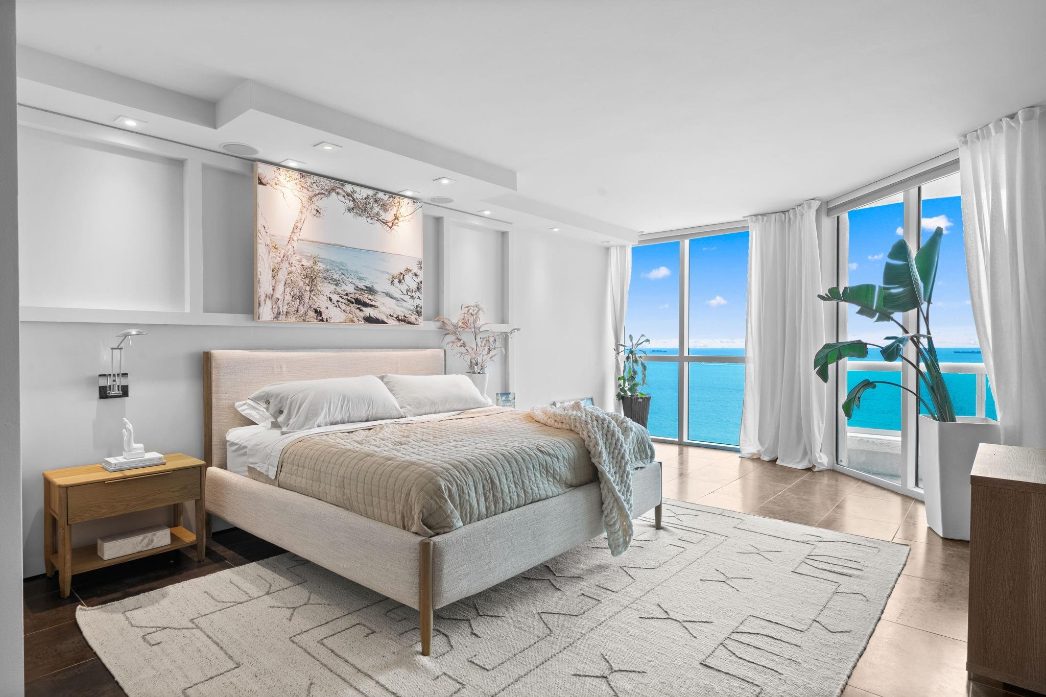 LAS OLAS BEACH CLUB - Residential