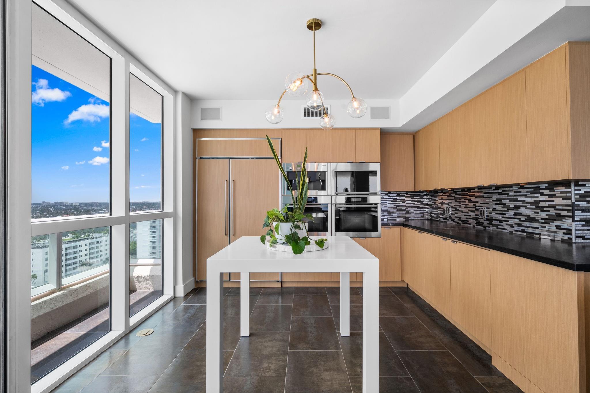 LAS OLAS BEACH CLUB - Residential