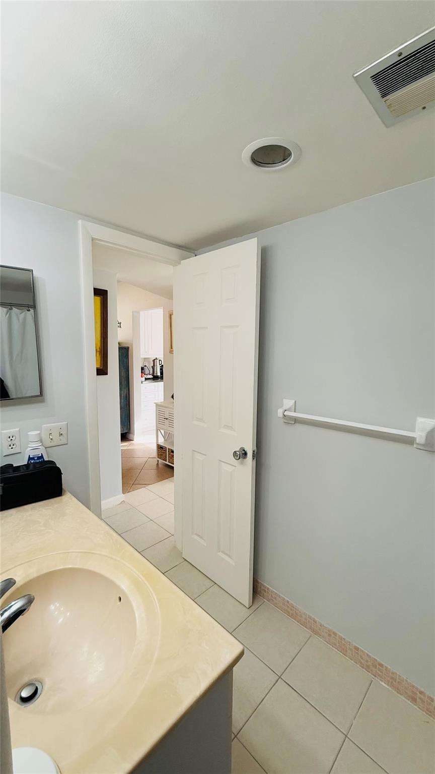 CRYSTAL HOUSE CONDO - Residential