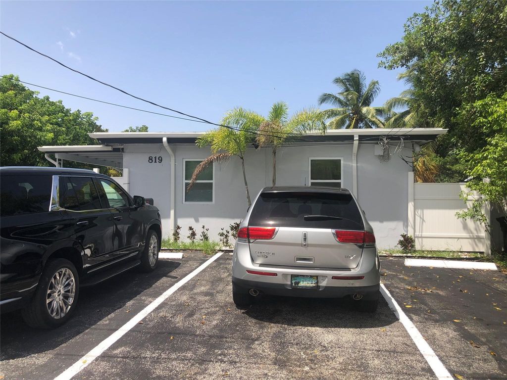 Photo of 819 NE 14th Pl, Fort Lauderdale, FL 33304 (MLS # F10389254)