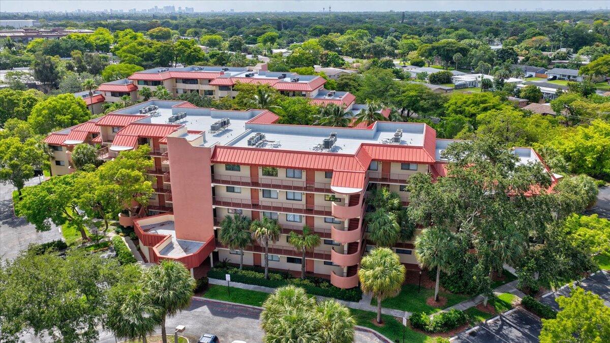 PLANTATION FOREST CONDO - Residential