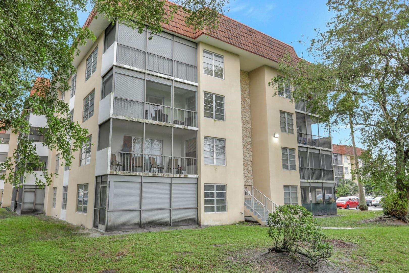 MANORS OF INVERRARY - Residential