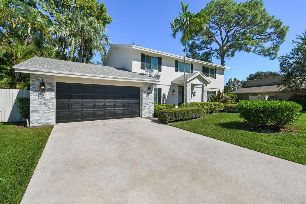 Photo of 6801 Eastpointe Pines Street, Palm Beach Gardens, FL 33418 (MLS # R11100258)