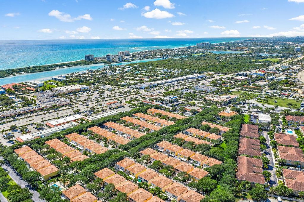 Photo of 17 Oakleaf Court, Tequesta, FL 33469 (MLS # R10957350)