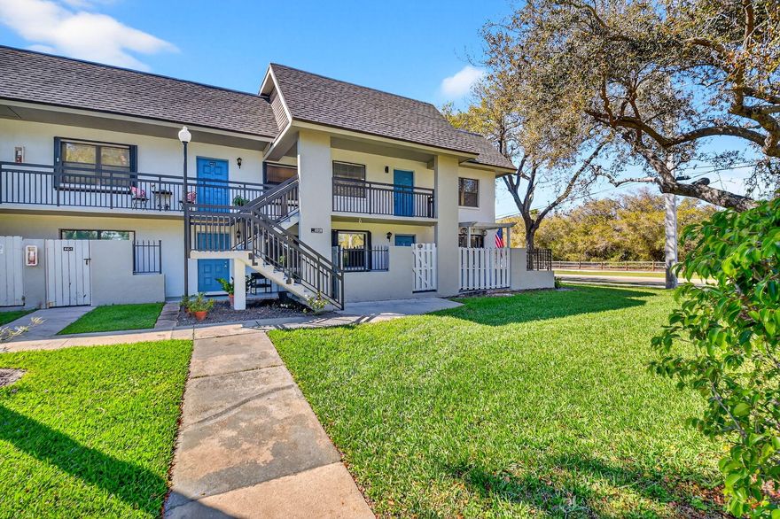 Move-in ready 2-bedroom, 2-bathroom condo located in the desirable Delray Oaks community. Recently renovated and situated on the second floor, this bright and well-maintained residence offers comfortable living in a great location. Conveniently close to shopping, dining, and major roadways. Ideal opportunity for an investor or end user.