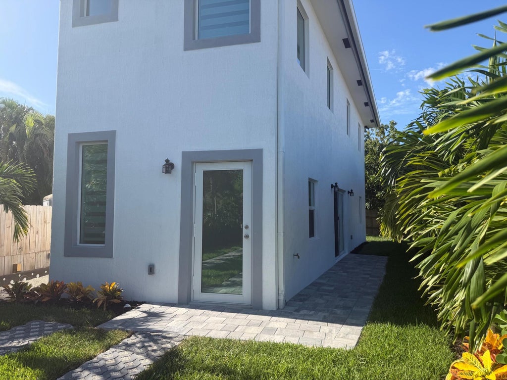 Photo of 501 EL PRADO, West Palm Beach, FL 33405 (MLS # B26055822)