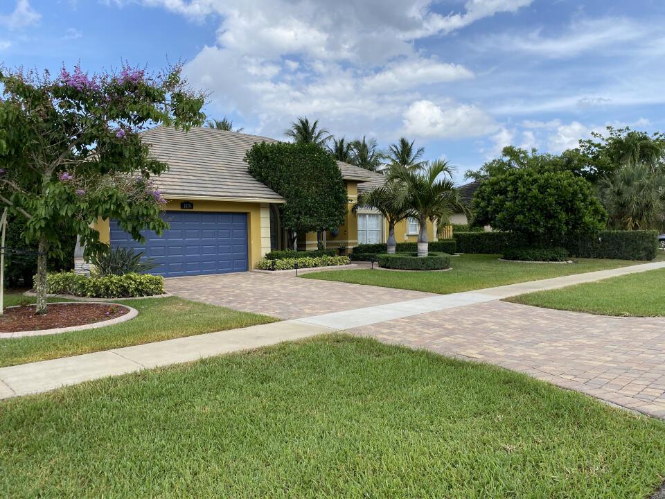 GREENVIEW SHORES 2 OF WELLINGTON - Residential