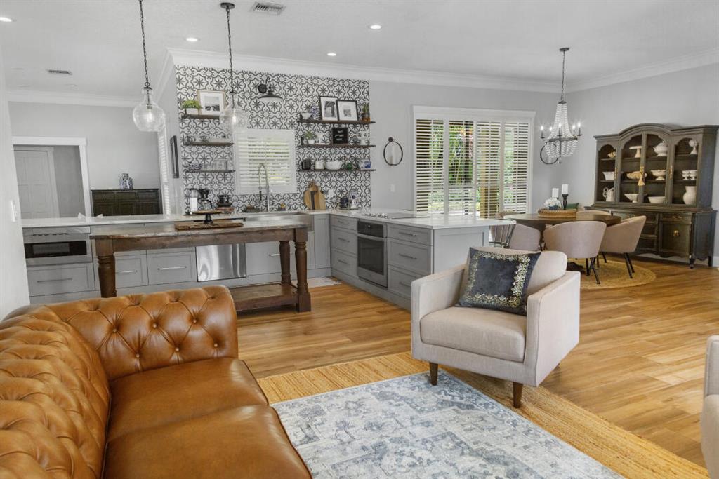 GREENVIEW SHORES 2 OF WELLINGTON - Residential