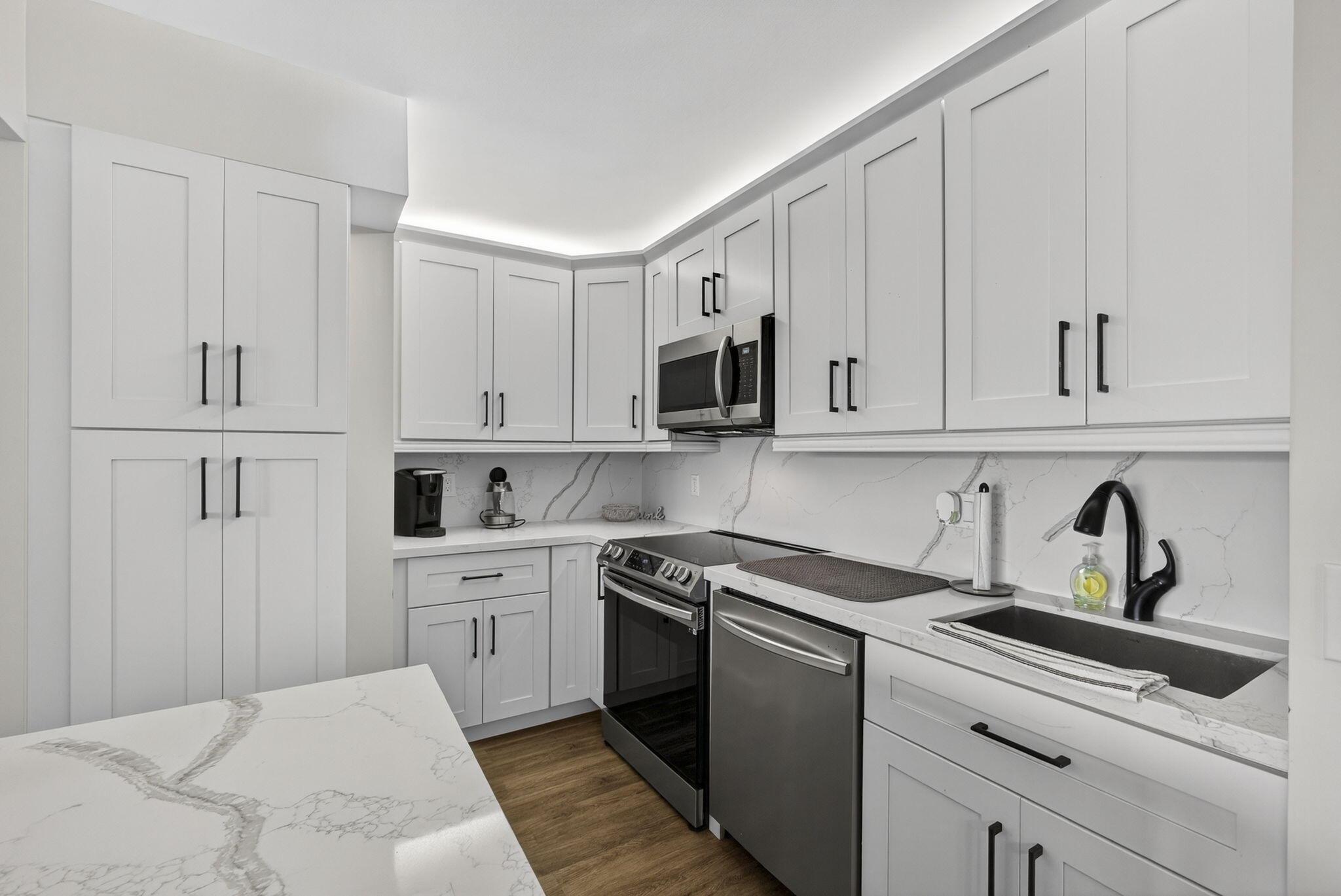 PALM CLUB VILLAGE II COND - Residential