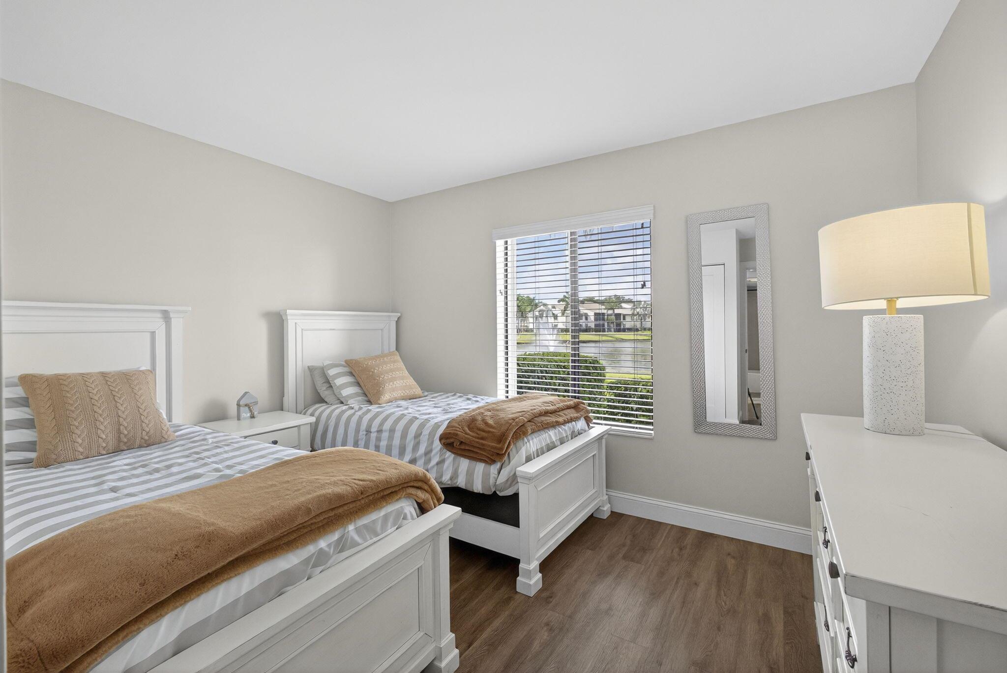 PALM CLUB VILLAGE II COND - Residential