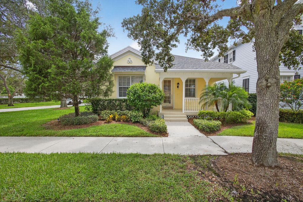 Photo of 215 Poinciana Drive, Jupiter, FL 33458 (MLS # R11124627)