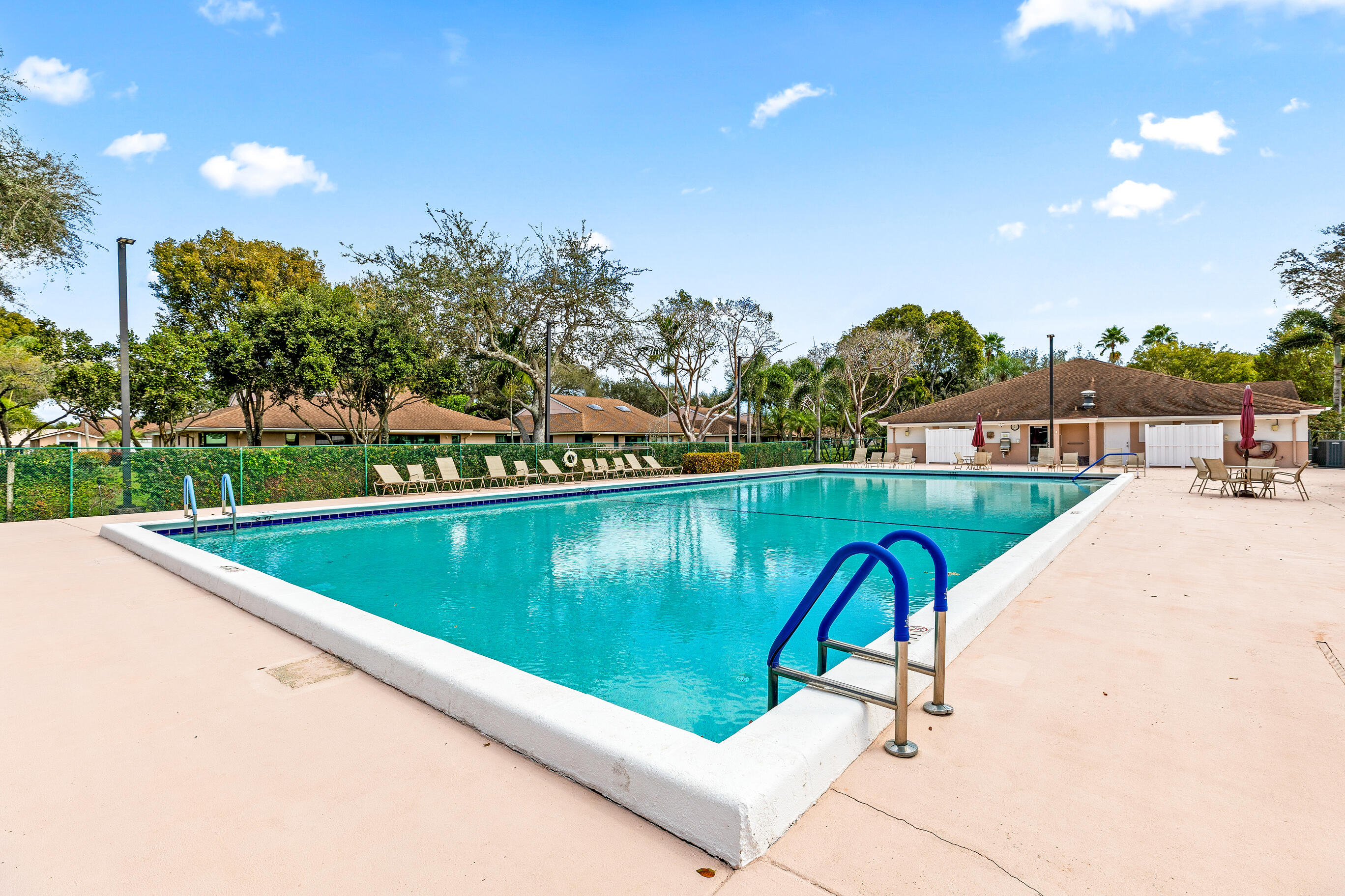 WHISPER WALK SEC C CONDO - Residential