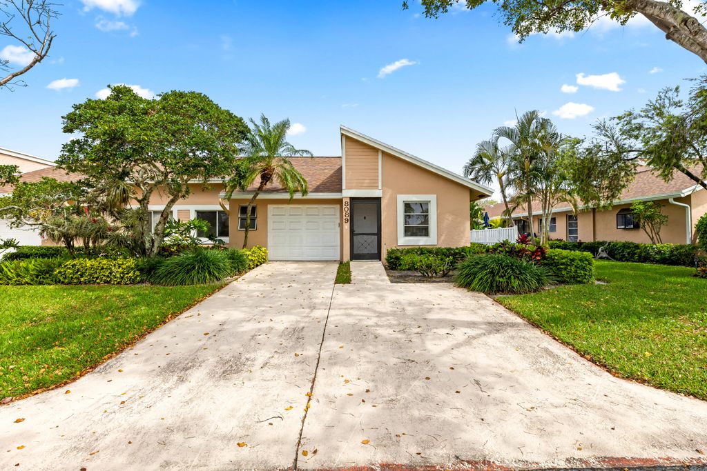 Photo of 8089 Springtree Road, Boca Raton, FL 33496 (MLS # B26015338)
