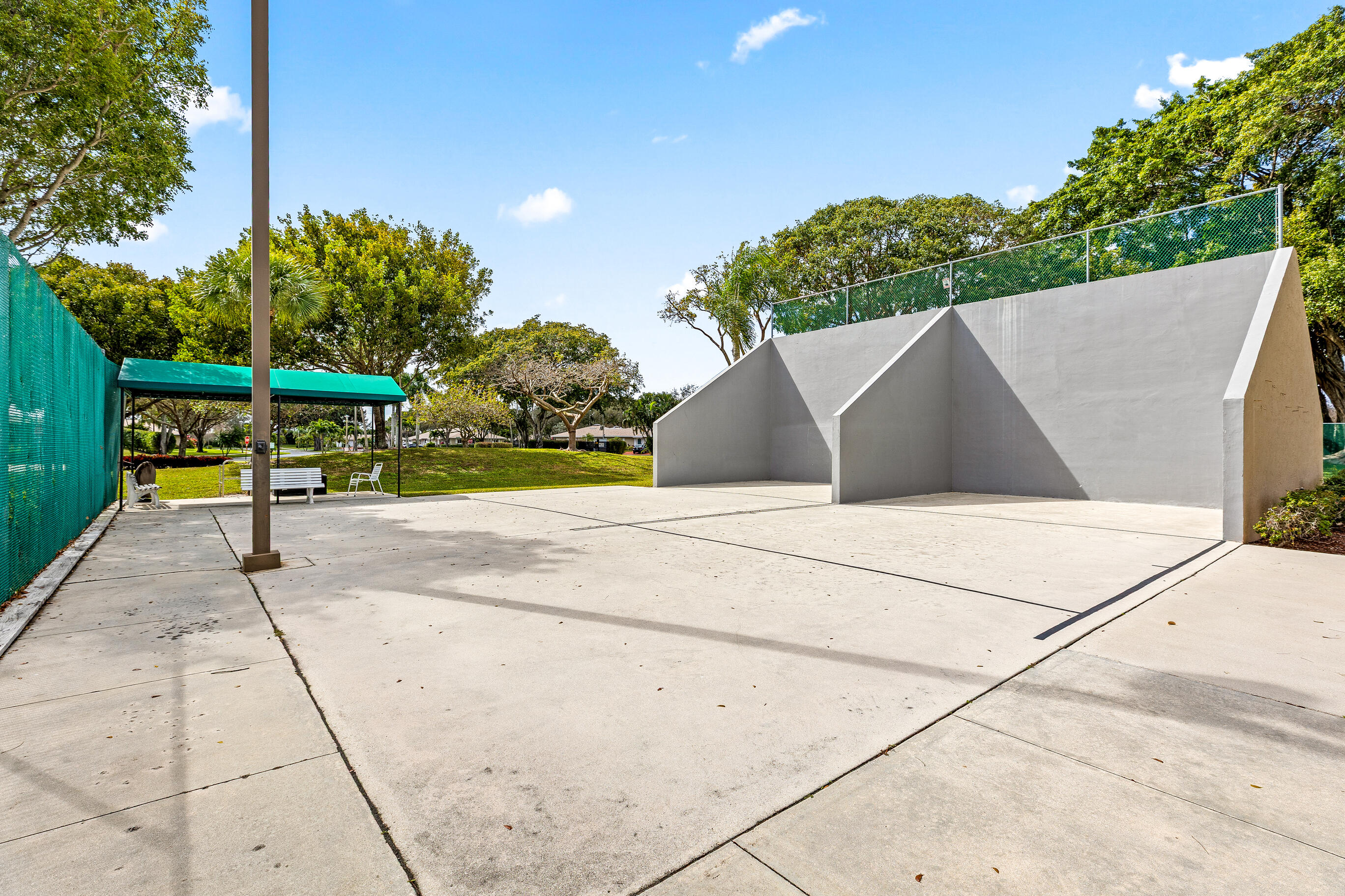 WHISPER WALK SEC C CONDO - Residential