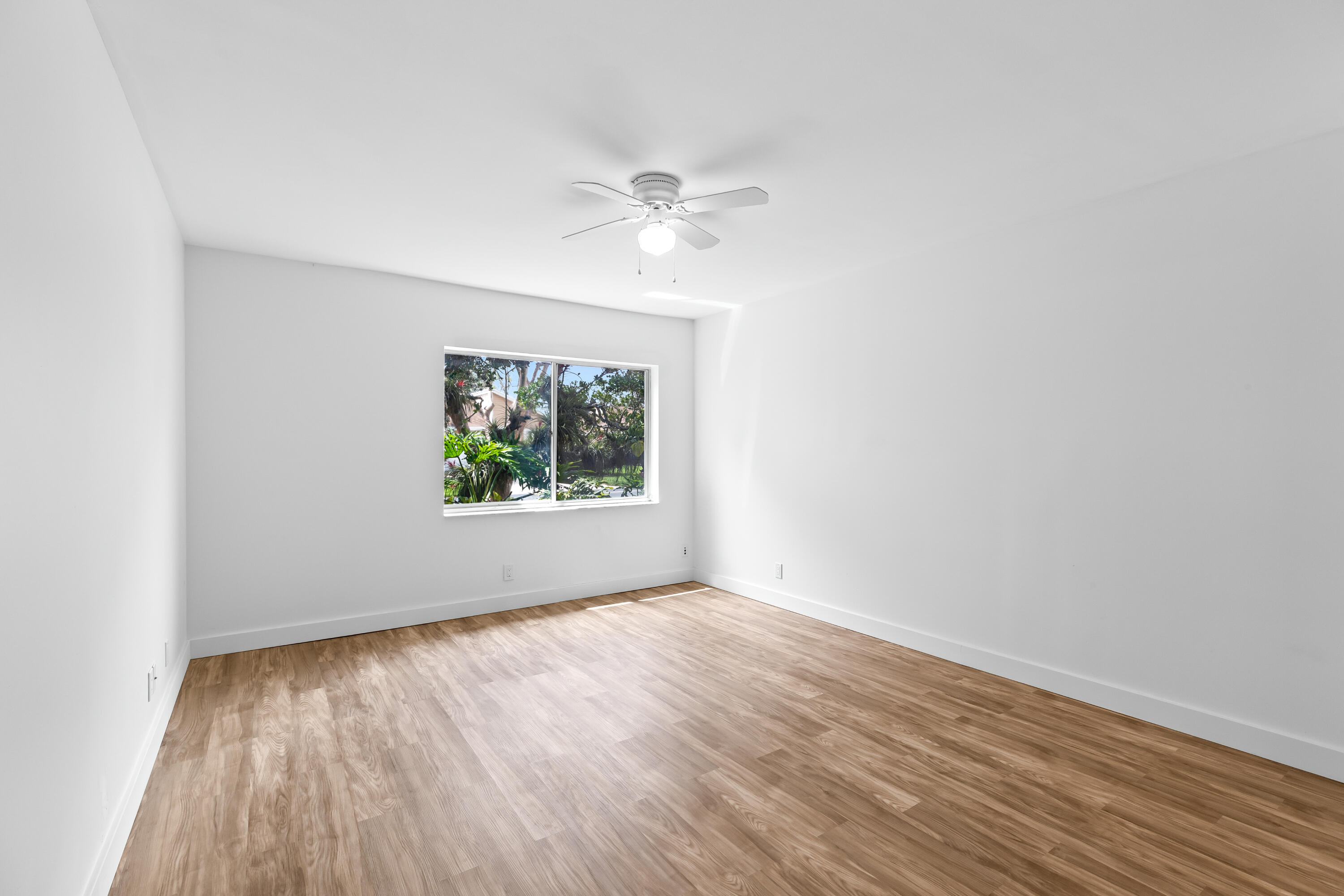 WHISPER WALK SEC C CONDO - Residential