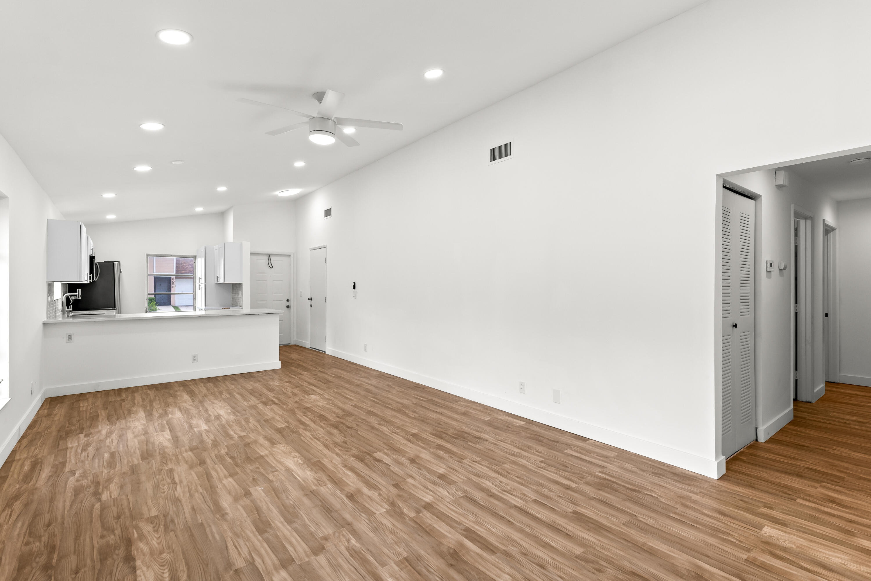 WHISPER WALK SEC C CONDO - Residential